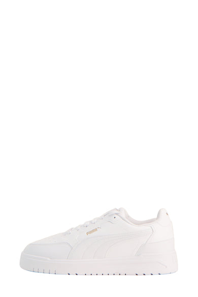 Witte sneakers van PUMA, met zijstrepen en een witte zool.