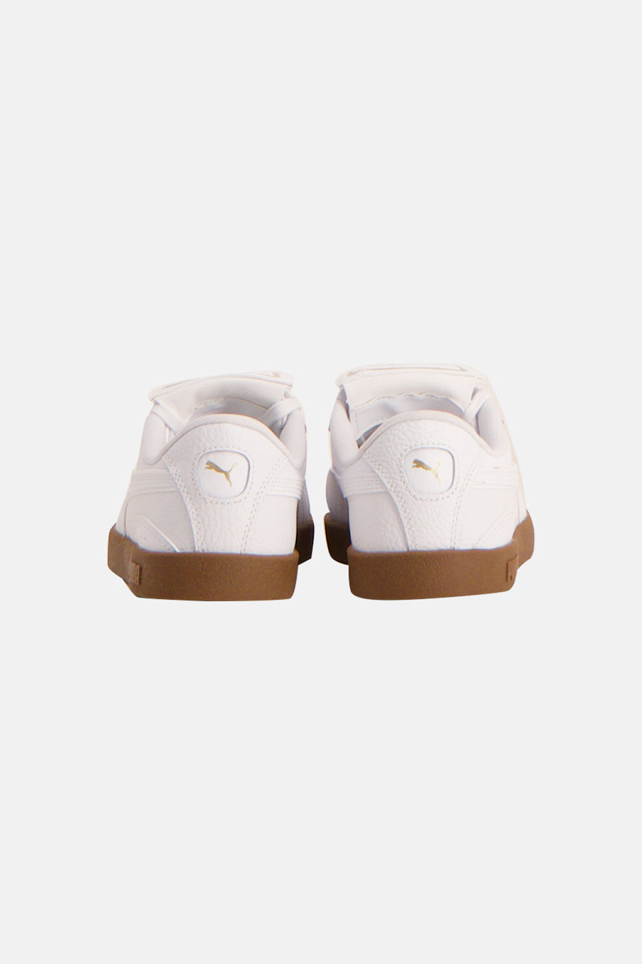 Witte sneakers van PUMA, met een bruine zool.