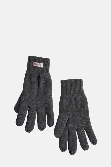 Grijze handschoenen van Access® met ribgebreide textuur en een 3M Thinsulate label.
