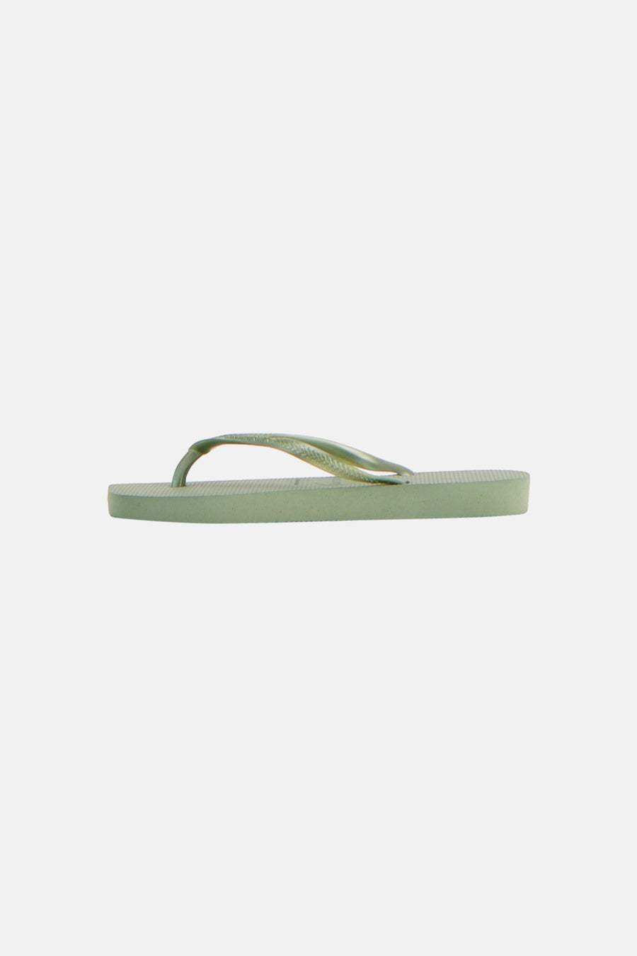 Groene slippers van Havaianas in zijprofiel met gestreepte zool.