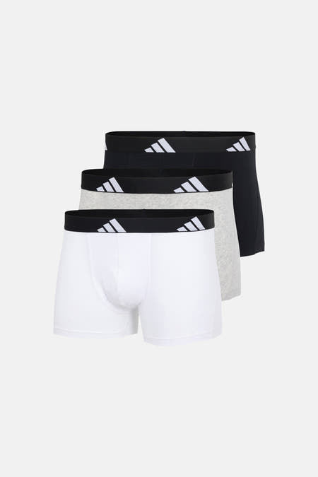 Witte boxershort van Adidas met zwarte tailleband en witte strepen, gestapeld met grijze en zwarte varianten