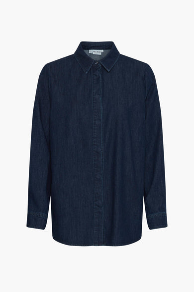 Donkerblauw jeanshemd van PULZ Jeans, met lange mouwen en een klassieke kraag.
