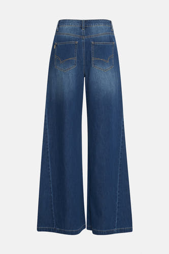 Wijde jeans van donkerblauw denim van PULZ, achteraanzicht met zakken en brede pijpen.