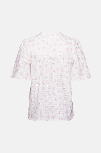 Witte blouse met korte mouwen van PULZ, met roze bloemenprint en broderie details.
