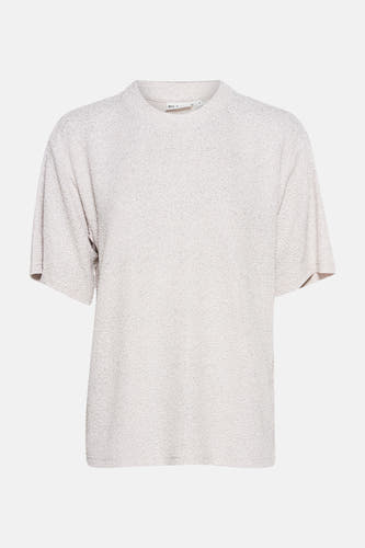 Zilverkleurig T-shirt met korte mouwen van PULZ, met een gebreide textuur op een effen achtergrond.

