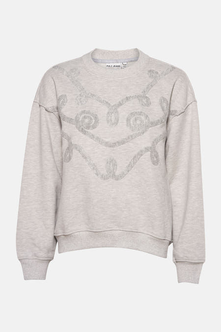 Gilet gris de PULZ, avec des motifs décoratifs et moelleux dans la même teinte.