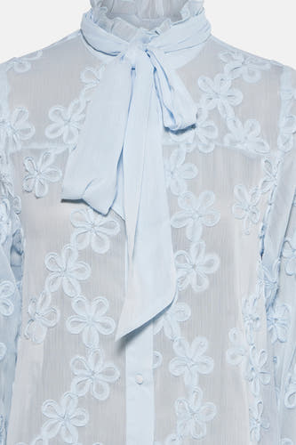 Blauw overhemd met lange mouwen van PULZ, voorzien van een gebloemd patroon en strikdetail.
