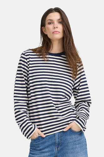 Blauw T-shirt met lange mouwen van PULZ, met een gestreept patroon en denim broek.