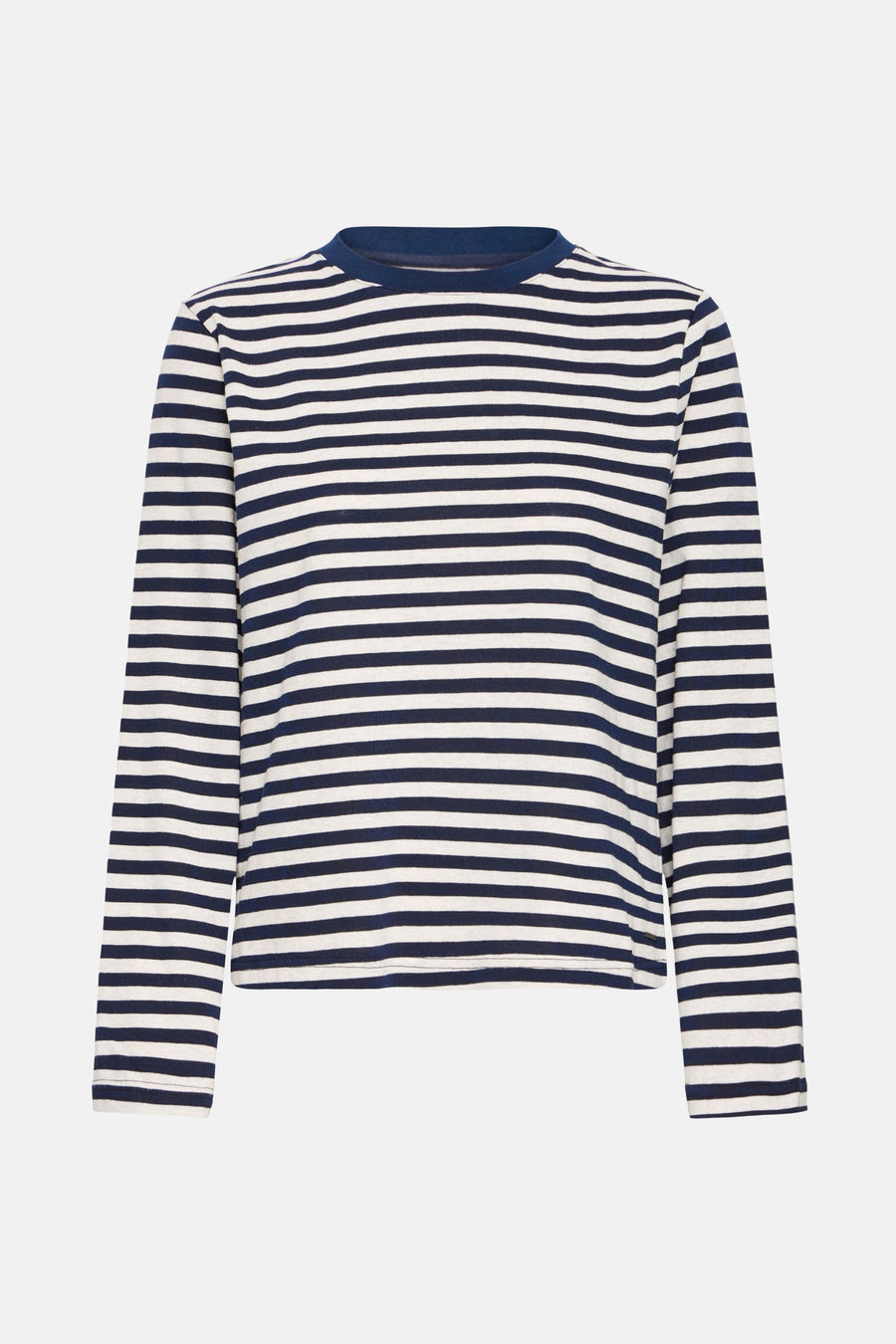 Een blauw-wit gestreepte longsleeve op een witte achtergrond.