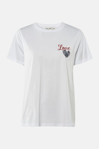 T-shirt blanc à manches courtes de PULZ JEANS, avec du texte "Love" rouge et une impression en forme de cœur.