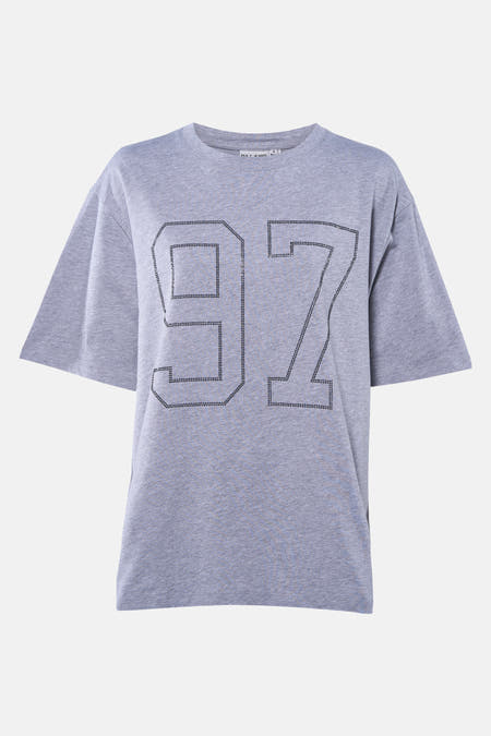Grijs T-shirt met korte mouwen van PULZ, met grote zwarte omtrek van het nummer 97.
