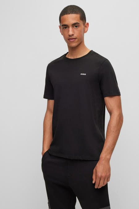 Zwart T-shirt van HUGO, met korte mouwen en de merknaam op de borst.