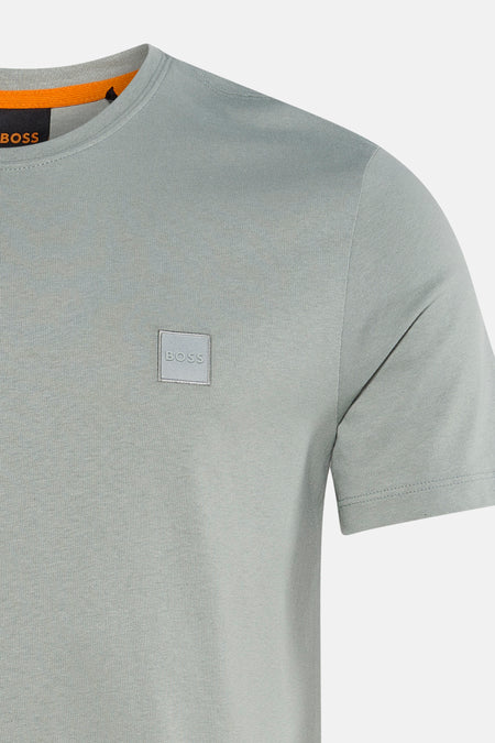 T-shirt vert avec manches courtes de BOSS, avec un logo carré sur la poitrine.