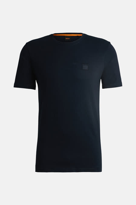 Donkerblauw T-shirt met korte mouwen van BOSS, met een klein logopatch op de borst.