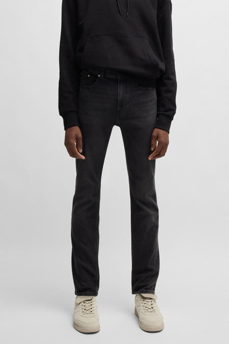 Jean slim noir de HUGO BLUE, tissu uni avec un lavage subtil.