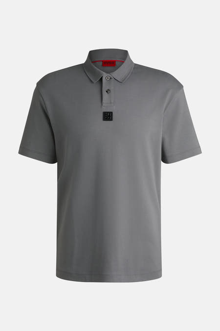 Grijze polo met korte mouwen van HUGO, met knoopsluiting en logopatch op de borst.