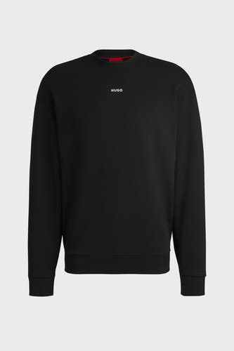 Zwarte sweater met ronde hals van HUGO, met klein logo op de borst.
