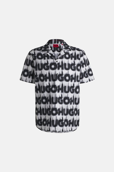 Wit en zwart HUGO overhemd met korte mouwen en merknaamprint.