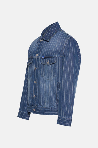 Denim jeansjas in mid blue denim van HUGO BLUE, met witte krijtstrepen en zilverkleurige knopen.