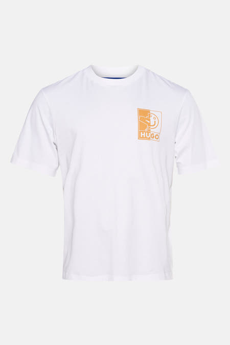 T-shirt blanc à manches courtes de HUGO, avec logo orange sur la poitrine.