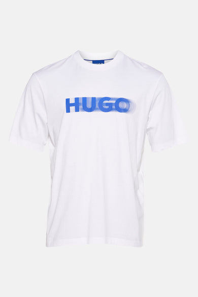 Wit T-shirt met korte mouwen van HUGO, met een blauwe merklogo op de borst.