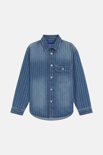 Blauw jeanshemd van HUGO BLUE, met krijtstreep en opgestikte borstzak.
