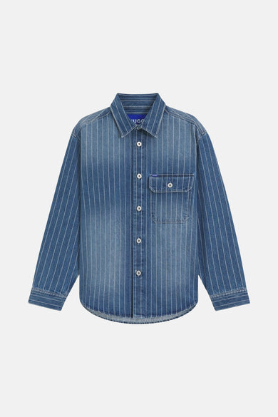 Chemise en jeans bleue de HUGO BLUE, avec une rayure blanche et une poche po poée.