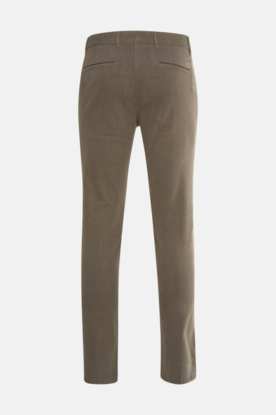 Grijze chino van HUGO BOSS ORANGE, gezien van achteren, met steekzakken en een effen textuur.
