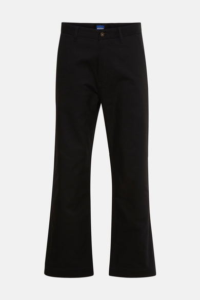 Zwarte broek van HUGO BLUE met wijde pijpen en een knoopsluiting.