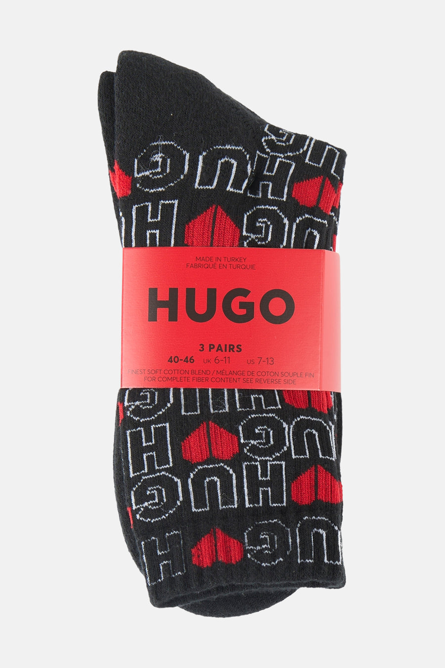 Meerkleurige sokken van HUGO, met een zwart dessin van logo's en rode harten.
