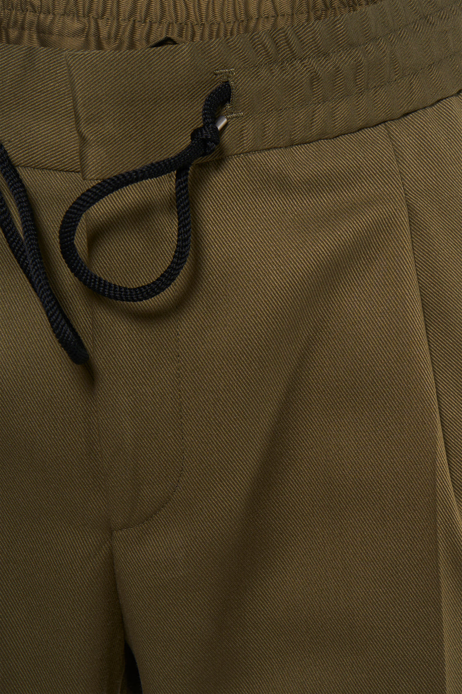 Pantalon vert HUGO avec cordon de serrage et texture diagonale subtile.