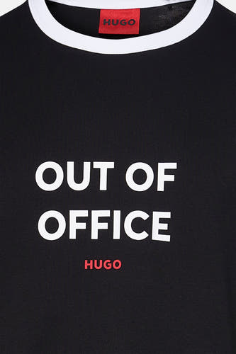 Zwart T-shirt met korte mouwen van HUGO, met witte ronde halslijn en opdruk "Out of Office".
