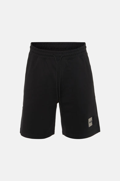 Short noir HUGO avec une poche arrière et une taille élastique.