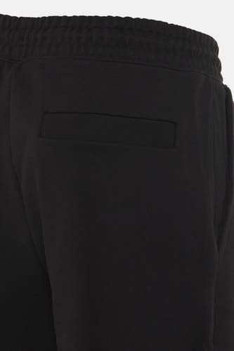 Zwarte short van HUGO met een achterzak en een elastische tailleband.