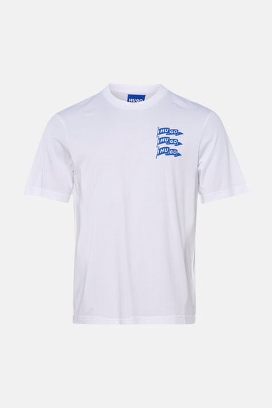 Wit T-shirt met korte mouwen van HUGO BLUE, met blauwe vlaggenprint op de borst.