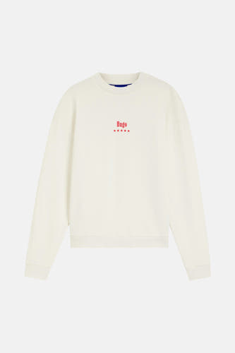 Witte sweater met ronde hals van HUGO BLUE, met een geborduurd logo en sterren in rood op de borst.
