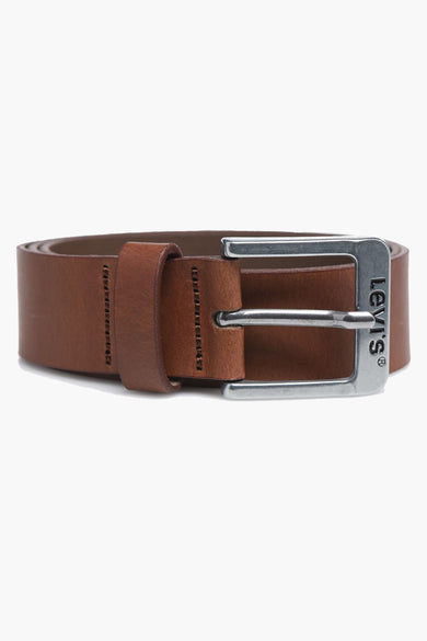 Ceinture de cuir marron Levi's® Accessories avec boucle et logo en couleur argentée.