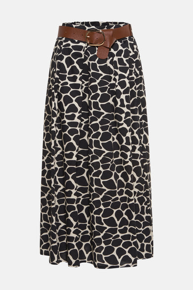Lange zwarte rok van Terra di Siena, met een dierenprint en bruine riem.
