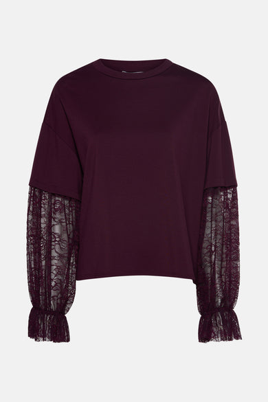 Bordeaux sweater van Terra di Siena met lange pofmouwen van kanten stof en ruches.
