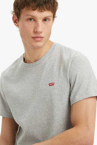Grijs T-shirt met korte mouwen van Levi's, effen design met een klein logo op de borst.
