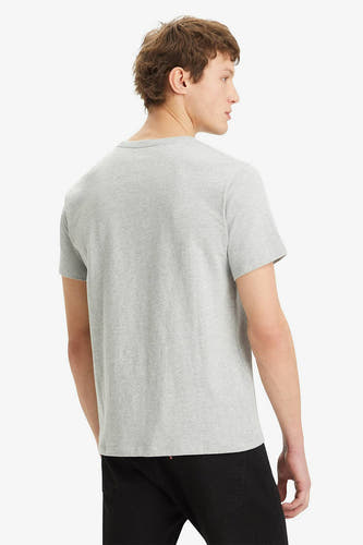 Grijs T-shirt met korte mouwen van Levi's, gezien van achteren, gedragen met een zwarte jeans.
