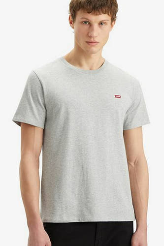 Grijs T-shirt met korte mouwen van Levi's, effen stof en een klein rood logo op de borst.
