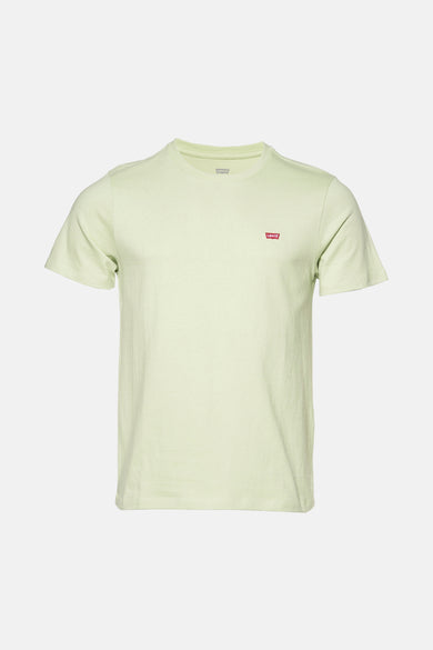 Groen T-shirt met korte mouwen van Levi's, met een klein rood merklogo op de borst.