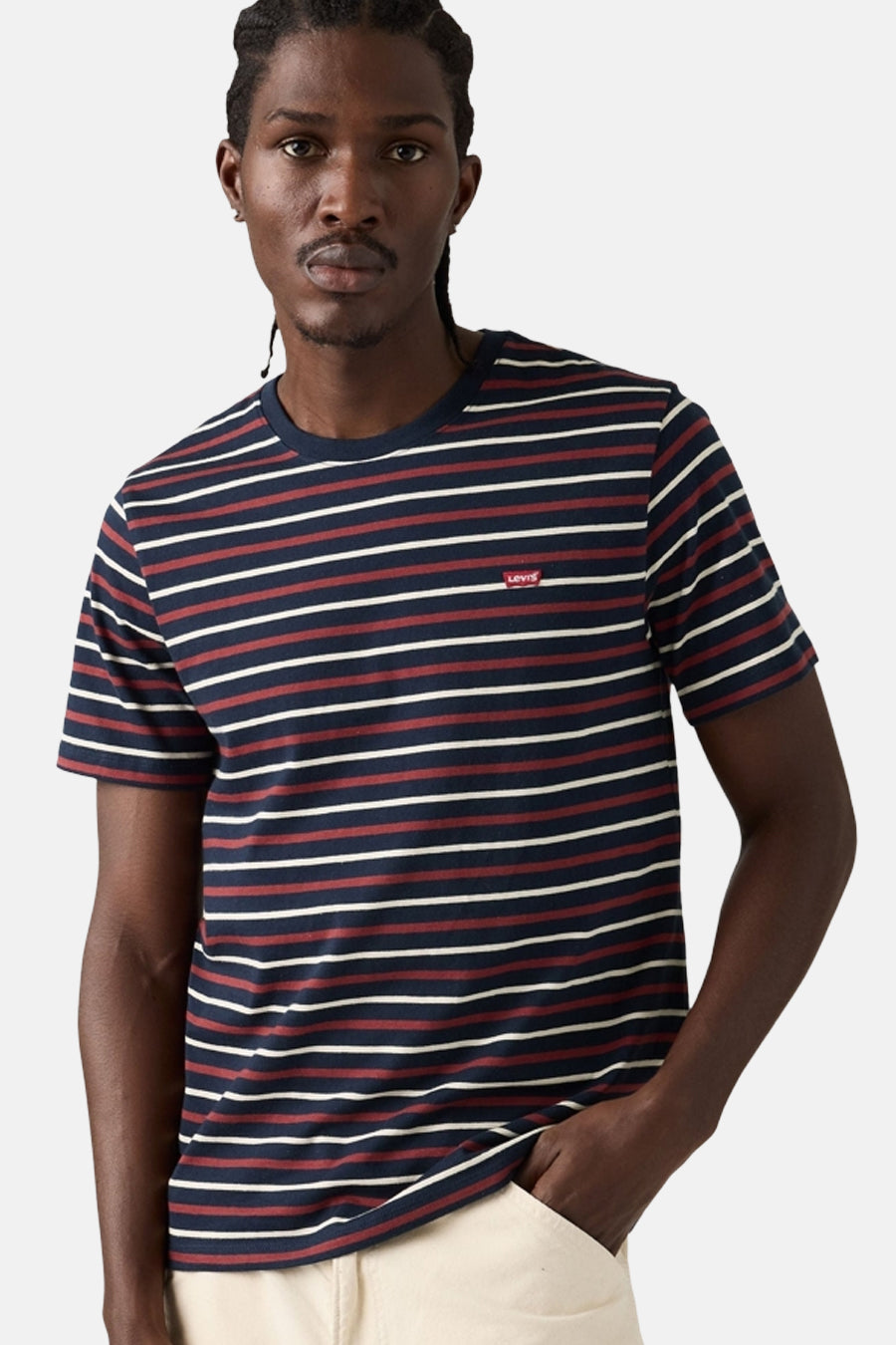 Blauw gestreept T-shirt met korte mouwen van Levi's®, met rode en witte strepen en logo op de borst.