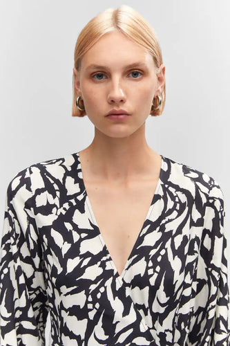 Robe &agrave; manches longues - noir - MANGO