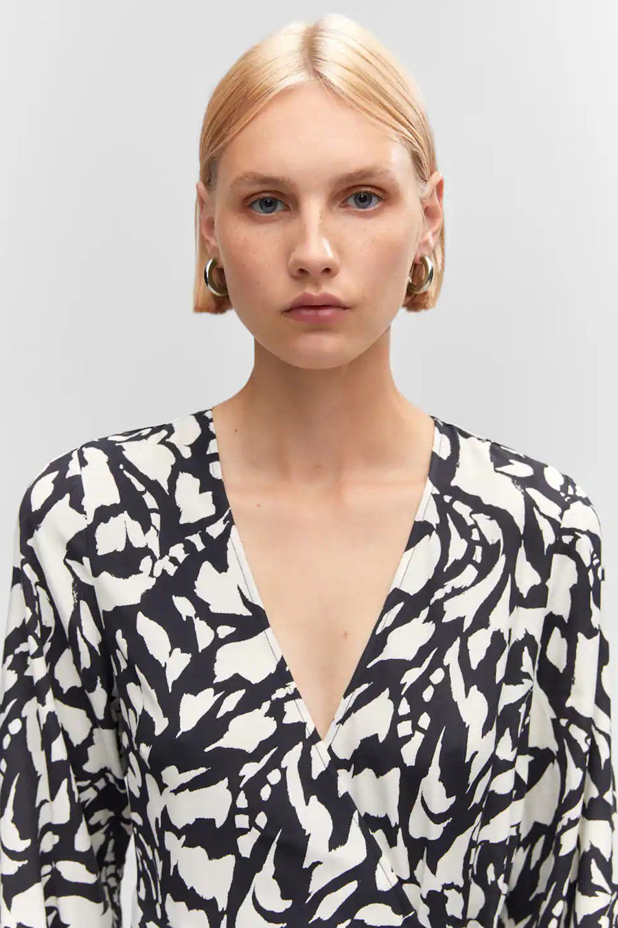 Robe &agrave; manches longues - noir - MANGO