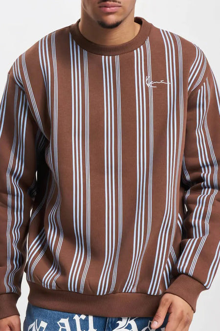 Bruine sweater van KARL KANI, met verticale krijtstrepen en logo op de borst.