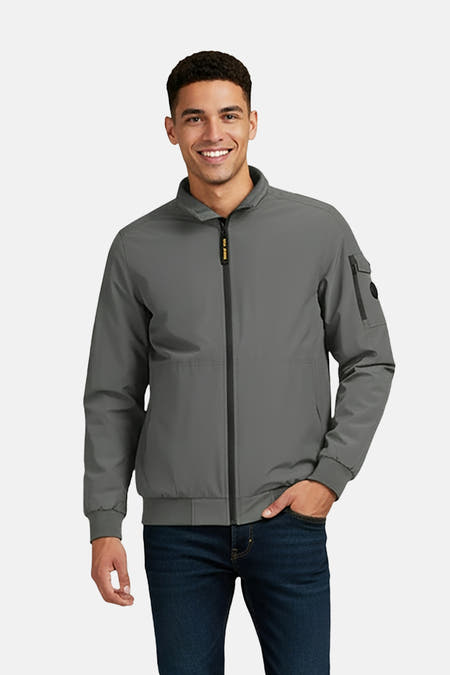 Korte groene jas van Cars met lange mouwen, ritssluiting en een klein zakje op de mouw.