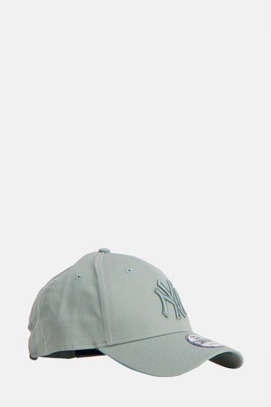 Groene pet van New Era met een geborduurde New York Yankees-logo.