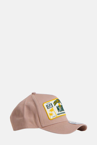 Beige pet van NEW ERA met een opgestikte patch met 'Miami' en palmbomen.
